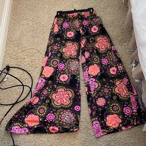 Wide to wider legged pants that are really alive in this culture, never worn